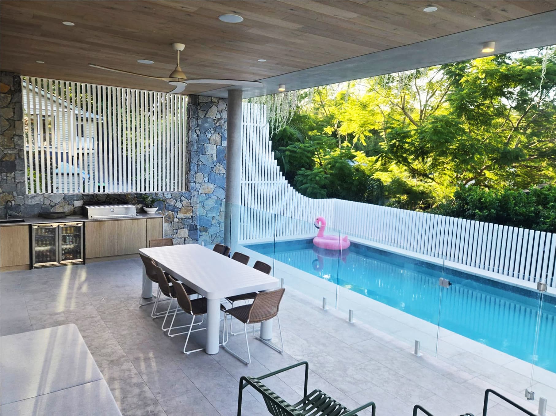 Curved battened privacy screen and batten fence around a pool